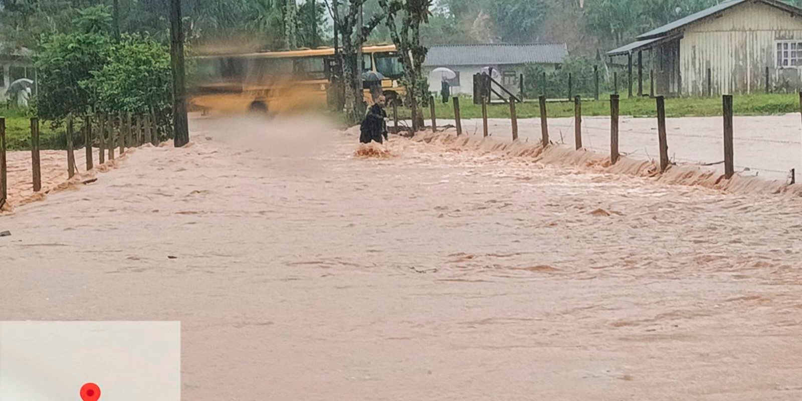 Temporais atingem norte de Santa Catarina e provocam alagamentos