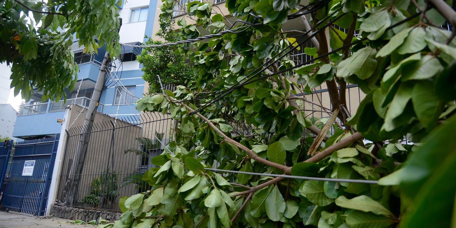 Rio registra fortes ventos devido à passagem de frente fria