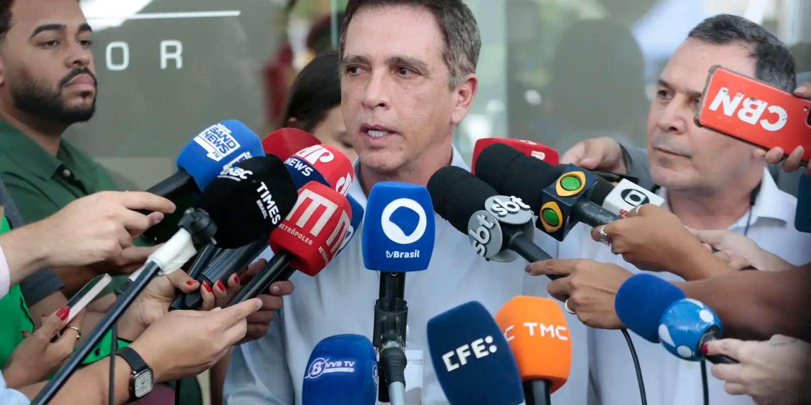 Médico de Bolsonaro confirma traumatismo craniano leve