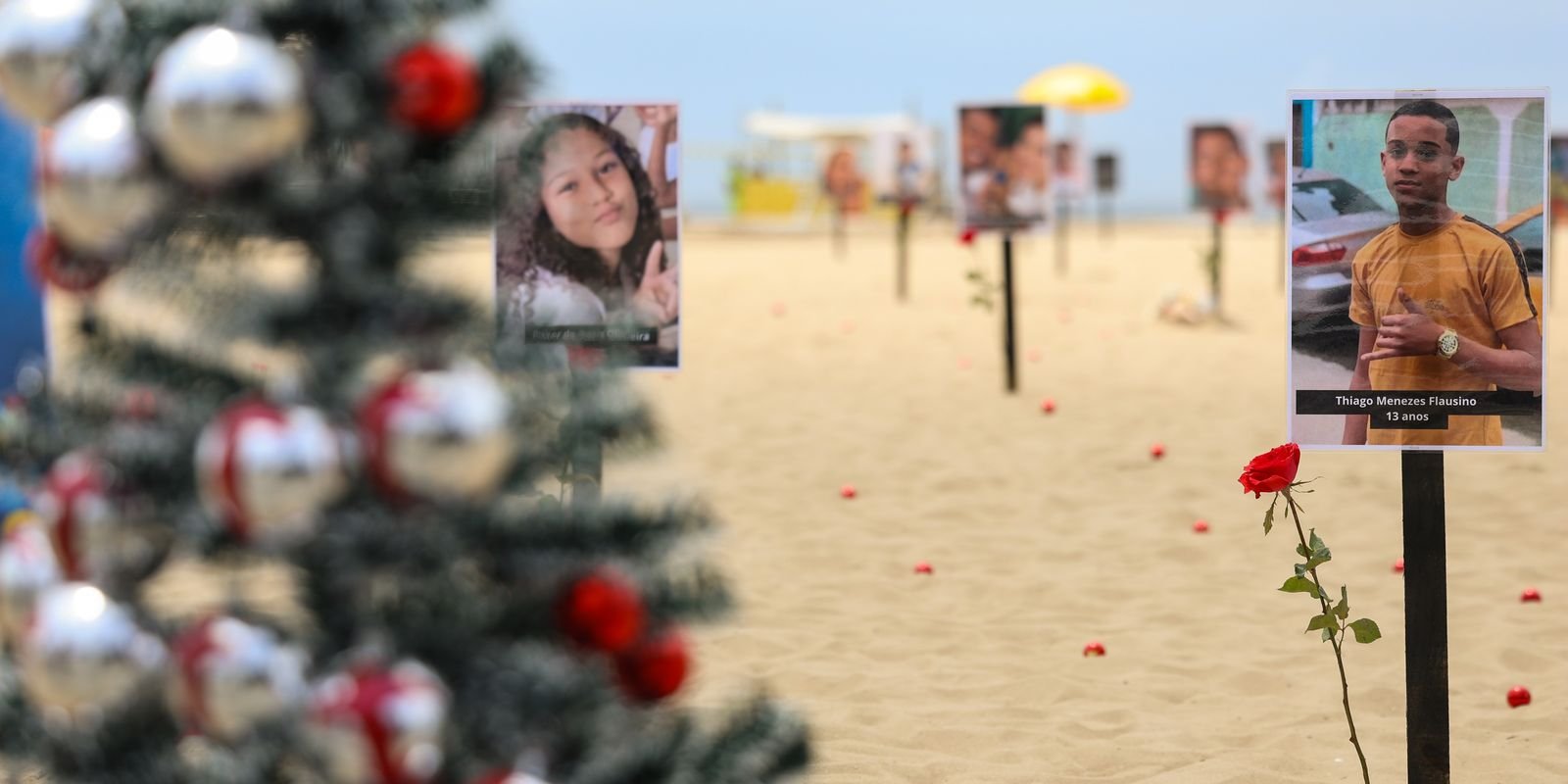 "Carinhoso, sorridente, feliz", diz mãe sobre filho morto por PMs