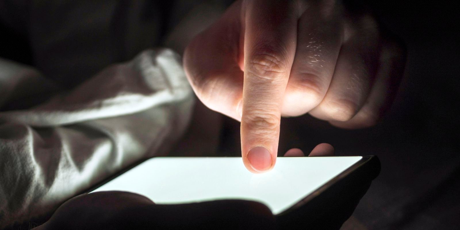 Conteúdos falsos criados com IA mais que triplicam entre 2024 e 2025