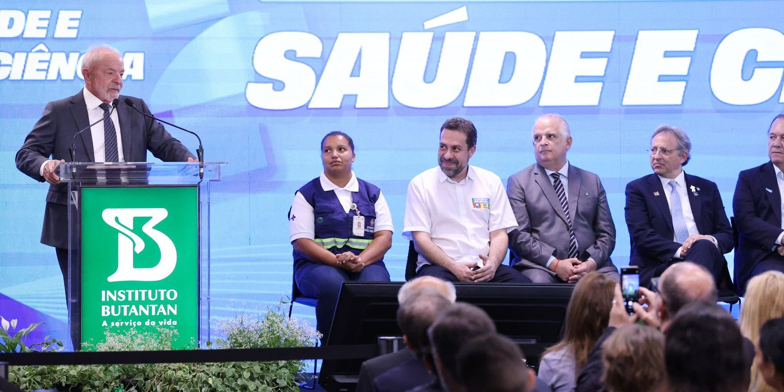 Equipes do SUS começam a receber vacina do Butantan contra a dengue