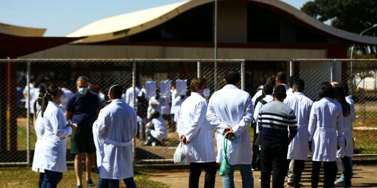 MEC revoga edital para criação de cursos particulares de medicina