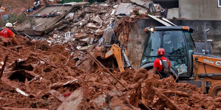 Número de mortos com as chuvas chega a 30 em Minas Gerais