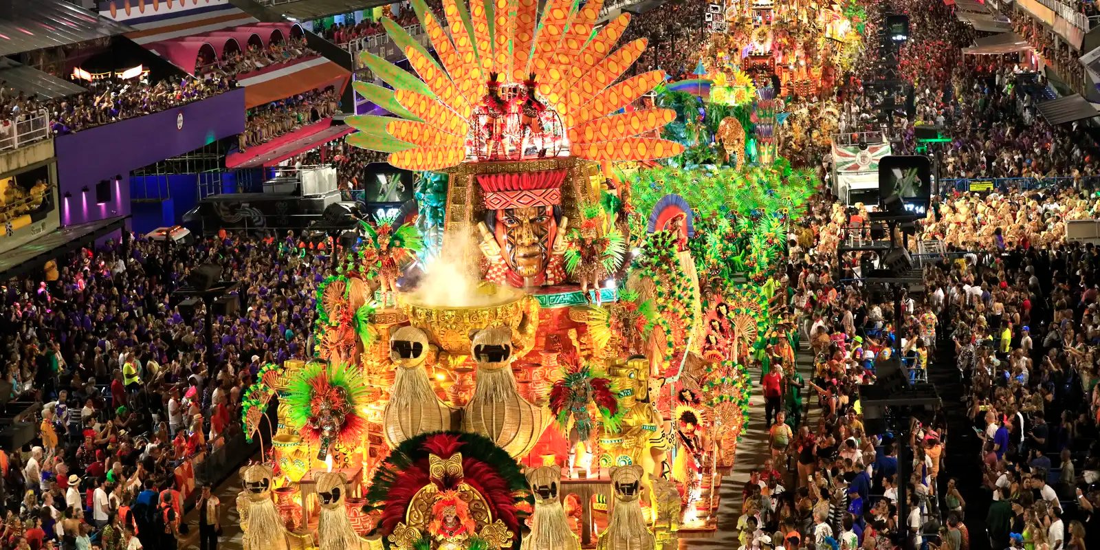 Princípio de incêndio atinge barracão da Grande Rio