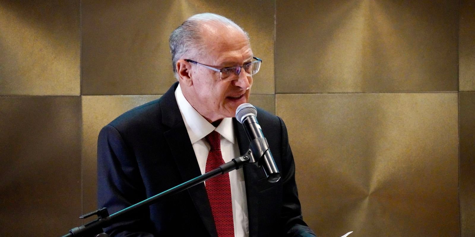 Alckmin deixará ministério em abril, mas seguirá como vice