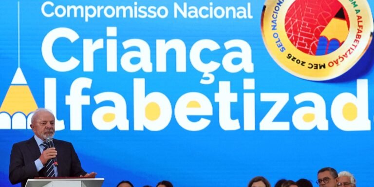 Brasil atinge meta com 66% das crianças alfabetizadas em idade certa