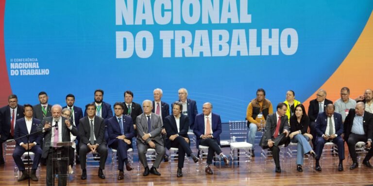Fim do 6x1: Lula propõe negociação entre patrões, empregados e governo