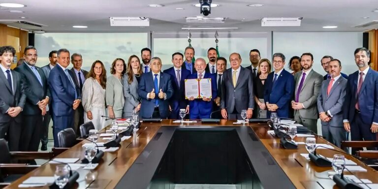 Lula sanciona Lei Antifacção e defende prisão de magnatas do crime