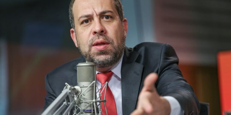 “Negociamos com os caminhoneiros”, diz Boulos sobre greve da categoria