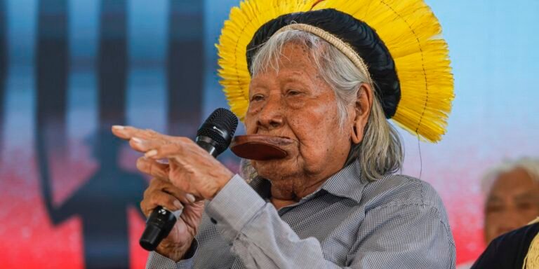 Cacique Raoni volta a ser internado no Mato Grosso, em estado grave