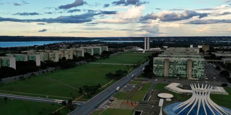 Governo define horário de expediente em jogos do Brasil na Copa