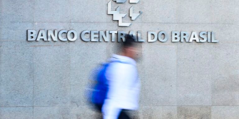 Mercado eleva projeção de inflação e vê Selic em 14% ao ano em 2026