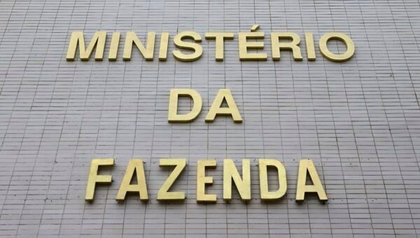 Com precatórios, previsão de déficit primário soma R$ 52 bilhões