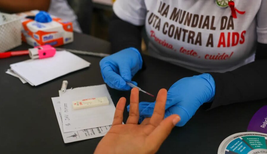 Desinformação sobre HIV dificulta tratamento e aumenta preconceito