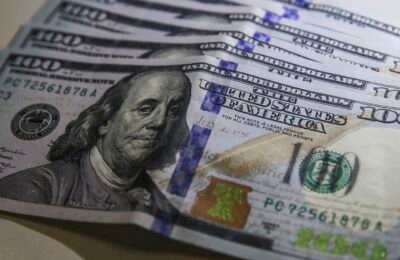 Dólar fica estável em R$ 5,08, mas cai 0,58% na semana