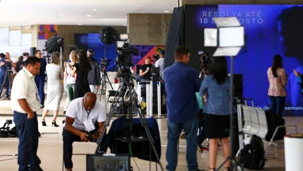 Fórum pede compromisso de candidatos com comunicação democrática