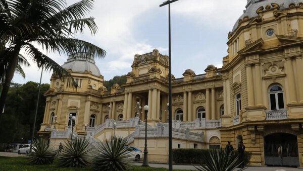 Governo do Rio exonera comissionados em autarquia investigada