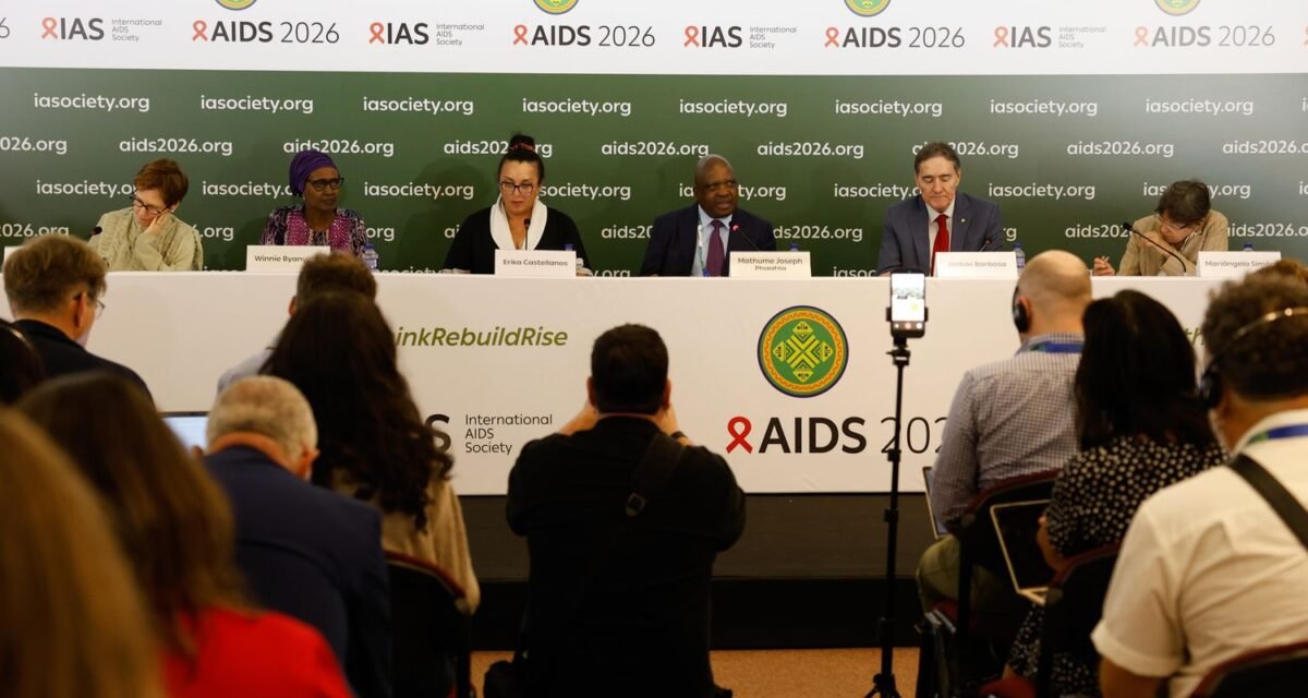 Infecções e mortes por HIV caem, mas falta de recursos ameaça avanços