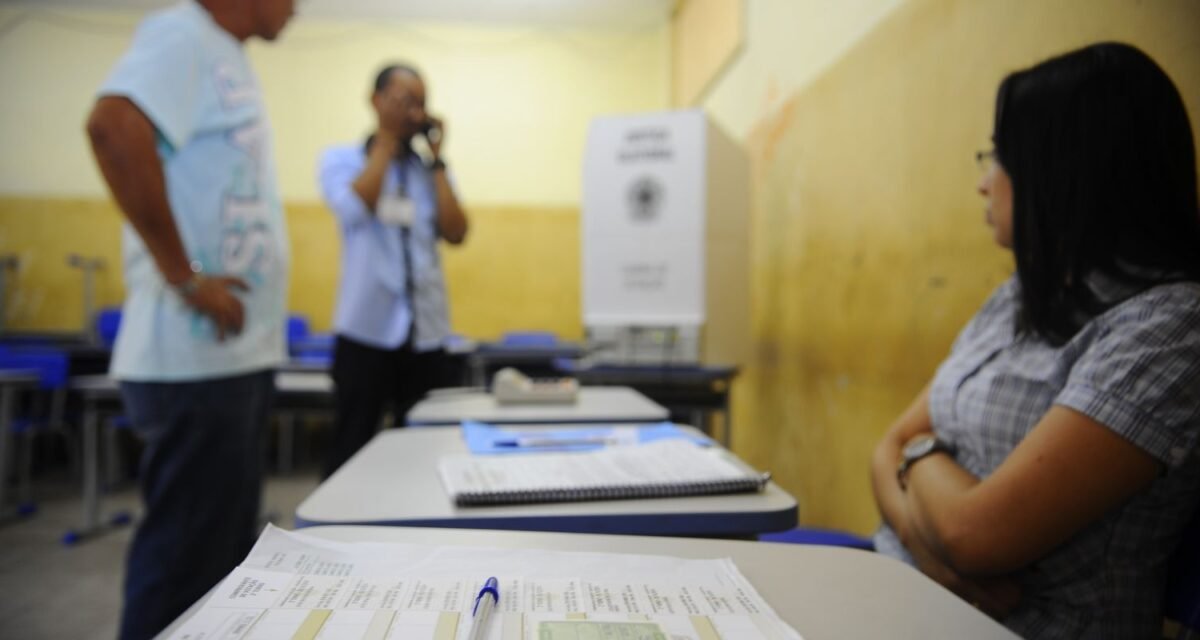 Mesários têm papel fundamental na garantia do processo eleitoral