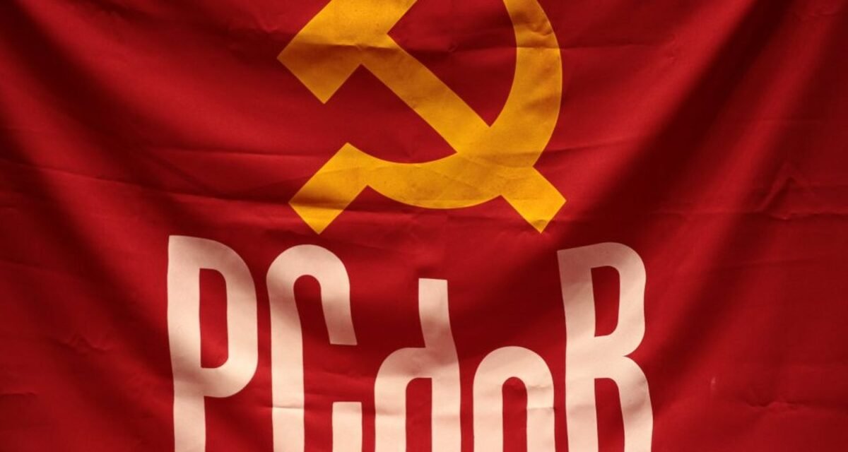 PCdoB oficializa apoio à candidatura de Lula
