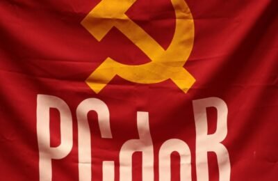 PCdoB oficializa apoio à candidatura de Lula