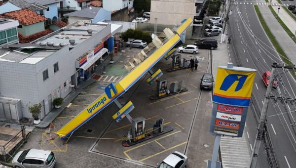 Polícia investiga morte de três eletrocutados após ventania no Rio