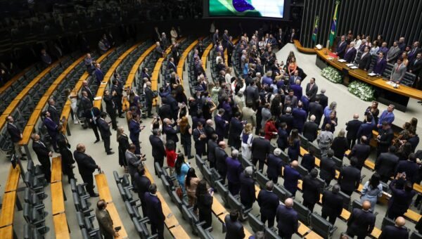 Um terço dos partidos explicou controle de emendas parlamentares