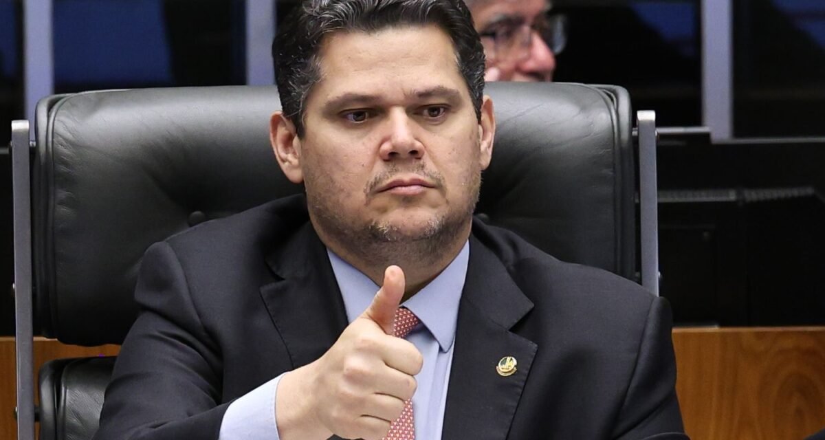 Alcolumbre destrava PEC do fim da 6x1 após conversas com Lula