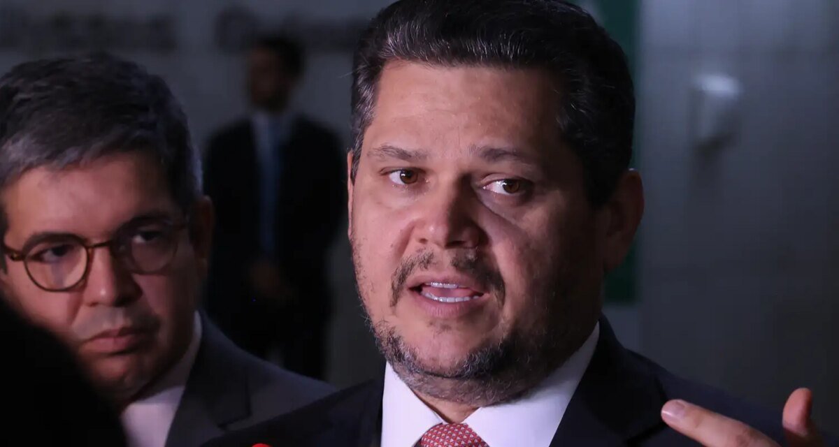 Alcolumbre envia PEC do fim da escala 6x1 para CCJ do Senado