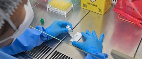 Anvisa atualiza regras sobre controle de qualidade em laboratórios