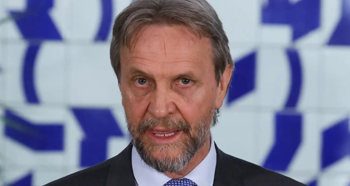 Após AVC isquêmico, líder do PT na Câmara continua internado