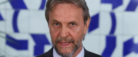 Após AVC isquêmico, líder do PT na Câmara continua internado