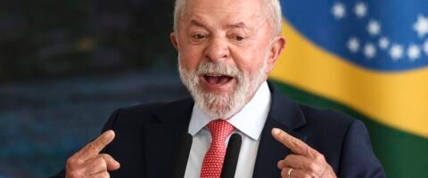 Atitude irresponsável, diz Lula após revogação de visto de embaixadora