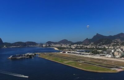 Avião derrapa no Santos Dumont e voos são cancelados