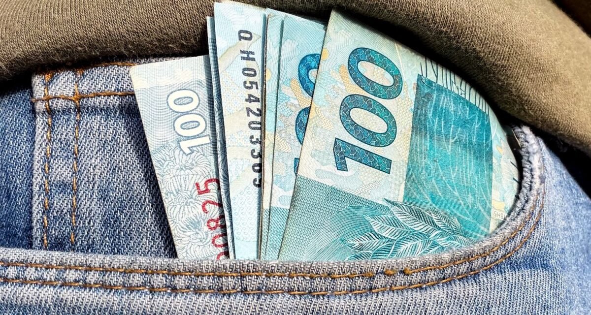 Beneficiários com NIS de final 4 recebem Bolsa Família de agosto