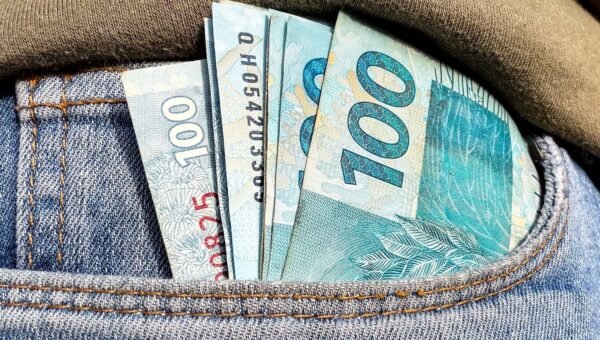 Beneficiários com NIS de final 4 recebem Bolsa Família de agosto