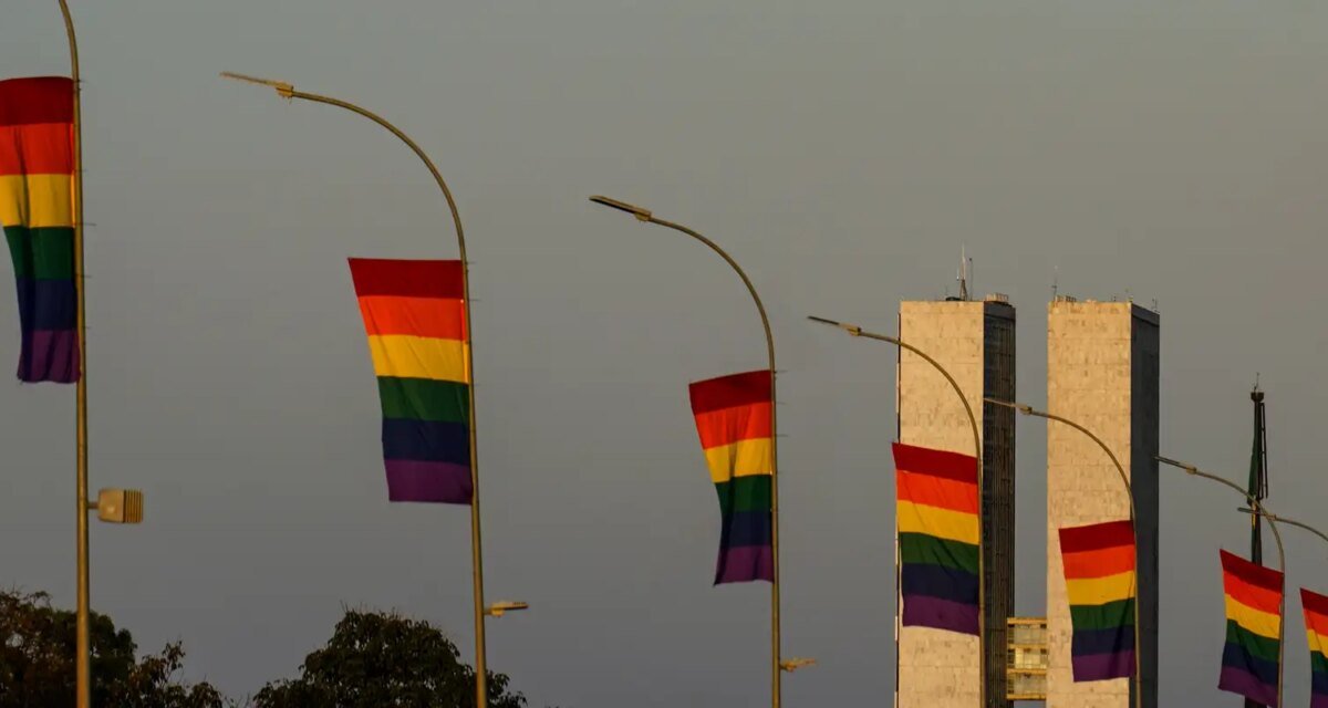 Candidaturas LGBT+ têm recorde em 2026 e se espalham por mais partidos