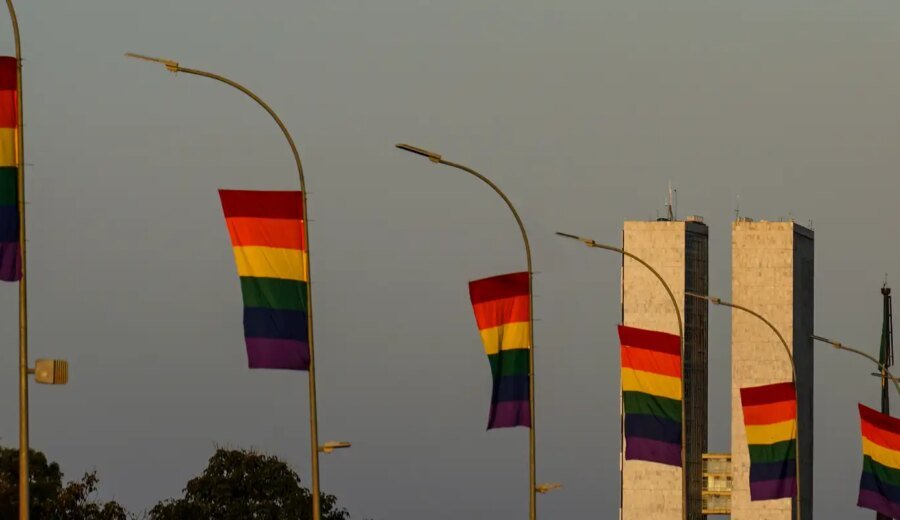 Candidaturas LGBT+ têm recorde em 2026 e se espalham por mais partidos