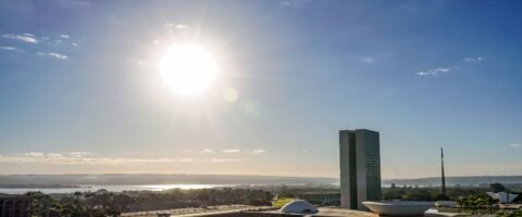 Congresso vota nesta semana fim da escala 6x1 e "taxa das blusinhas"