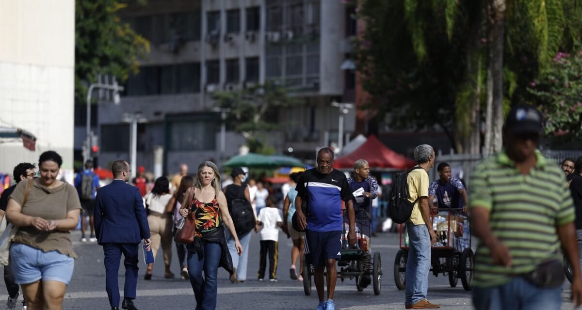 Crescimento populacional caiu para 0,37% em 2026, estima IBGE
