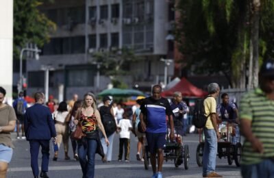 Crescimento populacional caiu para 0,37% em 2026, estima IBGE