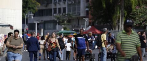 Crescimento populacional caiu para 0,37% em 2026, estima IBGE