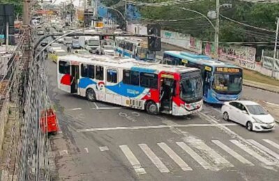 Criminosos usam ônibus em barricadas contra operação policial no Rio