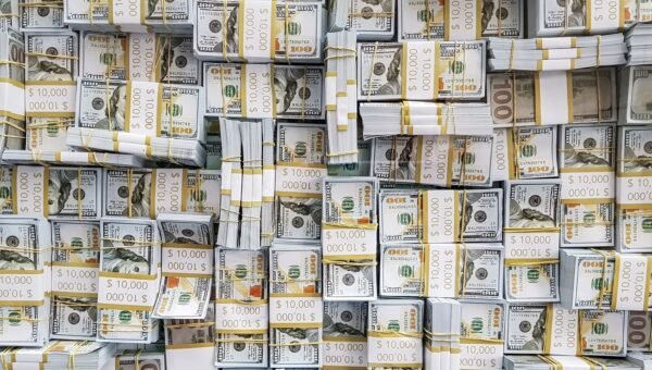Dólar cai a R$ 5,14 com alívio no mercado externo
