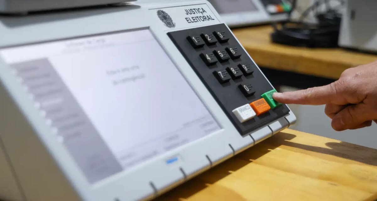 Eleitores participam de eleição simulada no Maranhão