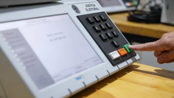 Eleitores participam de eleição simulada no Maranhão