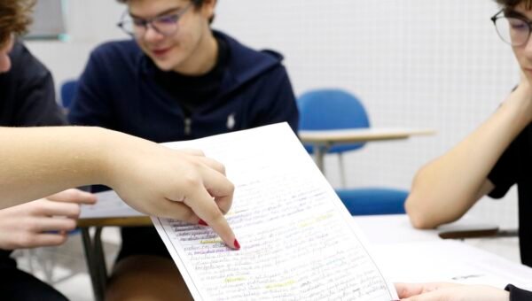 Encceja 2026: alunos já podem consultar cartilha de redação