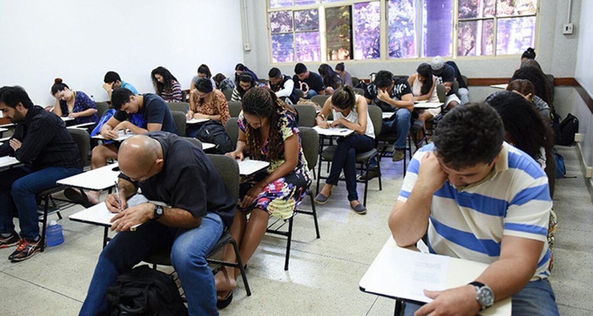 Encceja é no próximo domingo; saiba como consultar locais de provas