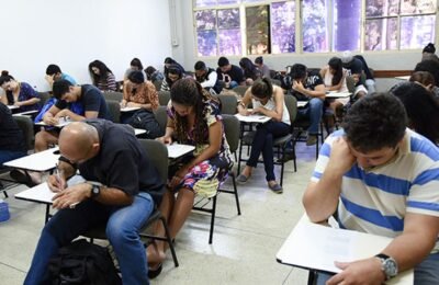 Encceja é no próximo domingo; saiba como consultar locais de provas